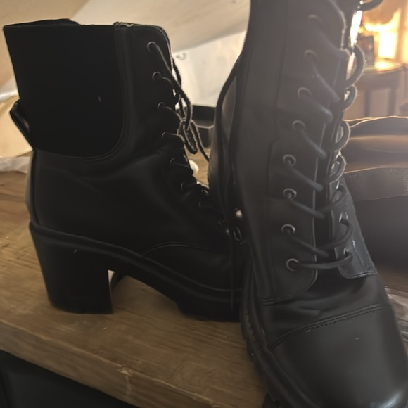 Meet your Posher, Christina - Picture 2 of 6